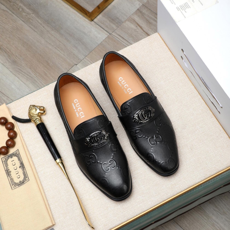 G*u*i leather shoes